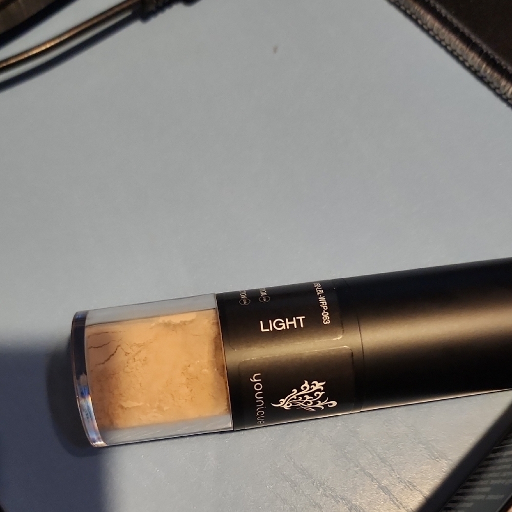 Younique Touch Behold SPF 25 Setting Powder - Cream - Picture 2 of 4